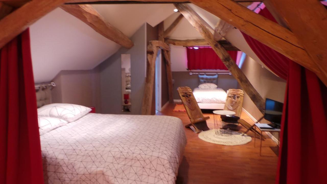 Chambre D'Hotes Mansardee Saint-Ouen-les-Vignes Exterior photo