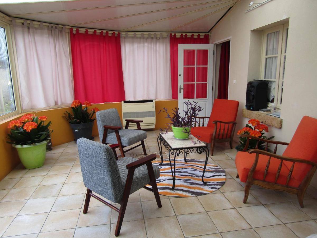Chambre D'Hotes Mansardee Saint-Ouen-les-Vignes Exterior photo